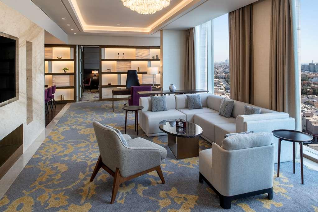 Doubletree Suites By Hilton - Riyadh Financial District Room photo